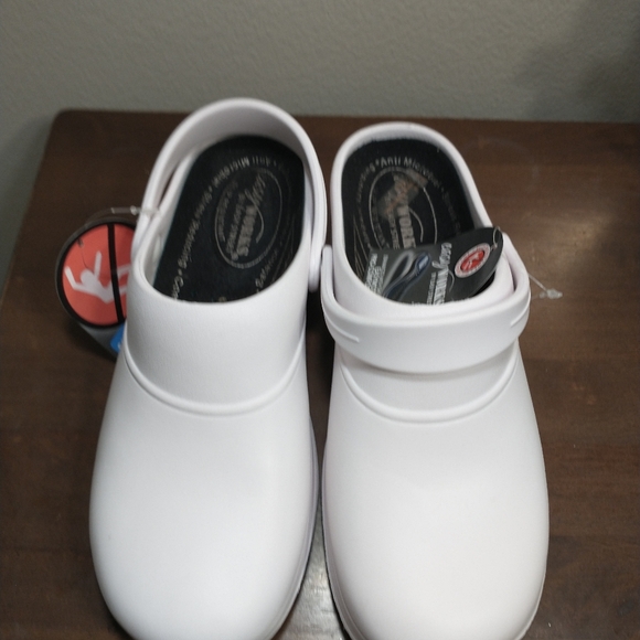 Easy work by easy Street Women Slip on Resistant, Oil Resistant Whit Shoe Size8 - Picture 3 of 13